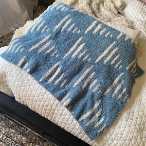 Saranoni Blue and White Receiving Blanket